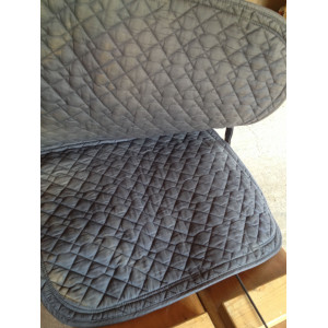 ENSEMBLE GRIS liseré rose pâle (tapis, guêtres et bonnet)