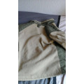 Veste polaire verte et beige