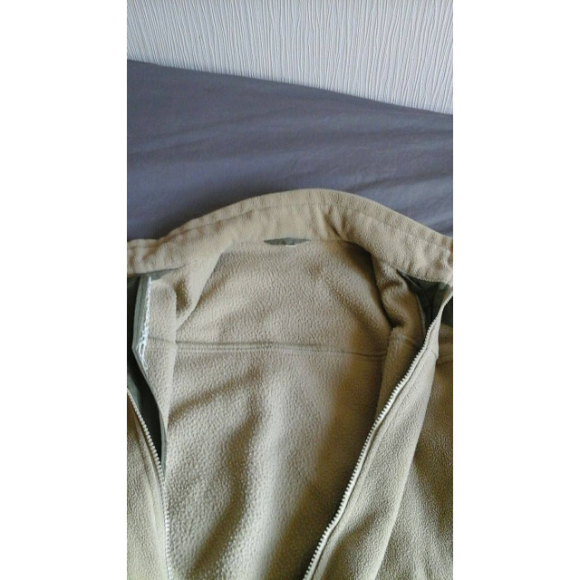 Veste polaire verte et beige