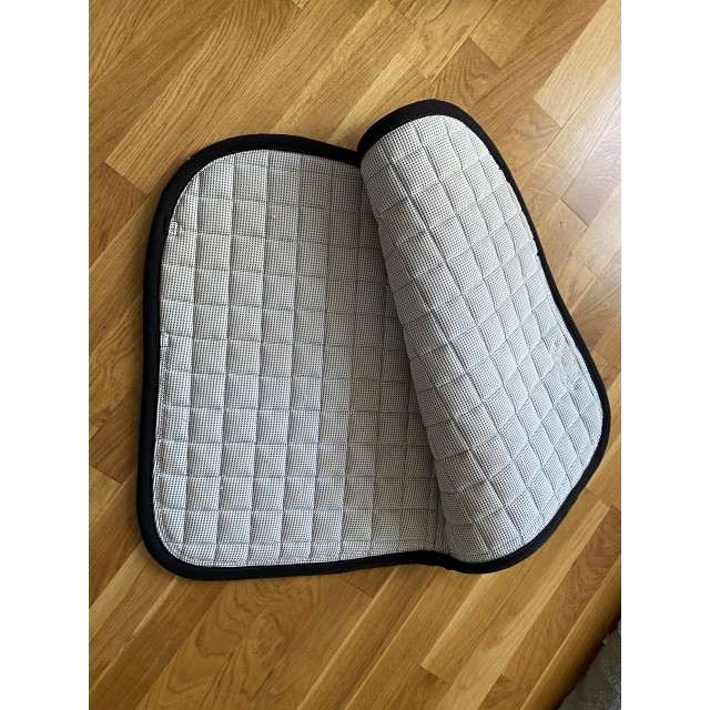 Tapis noir Penelope