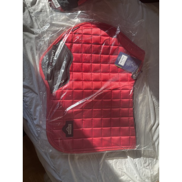 Tapis Lemieux close contact