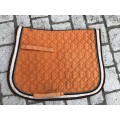Ensemble tapis et bonnet orange