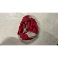 Toque blanche et rouge