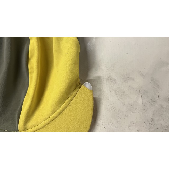 Toque grise et jaune