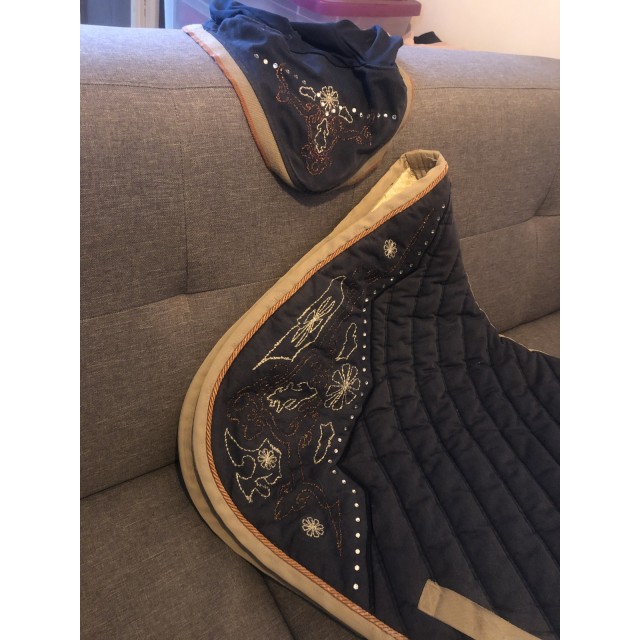 Tapis et bonnet animo