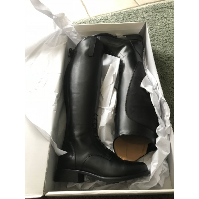 Bottes cuir neuves