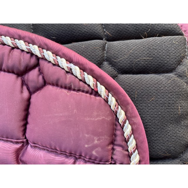Tapis bordeaux satiné