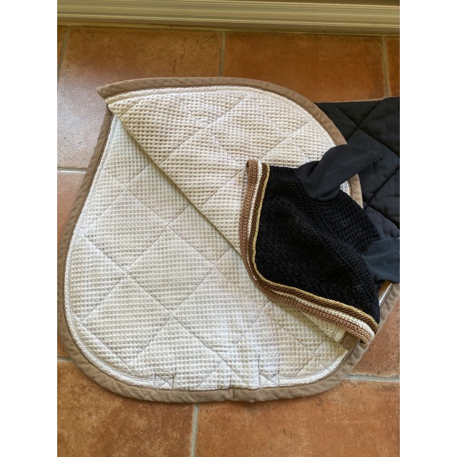 ensemble tapis de selle et bonnet noir et beige sport