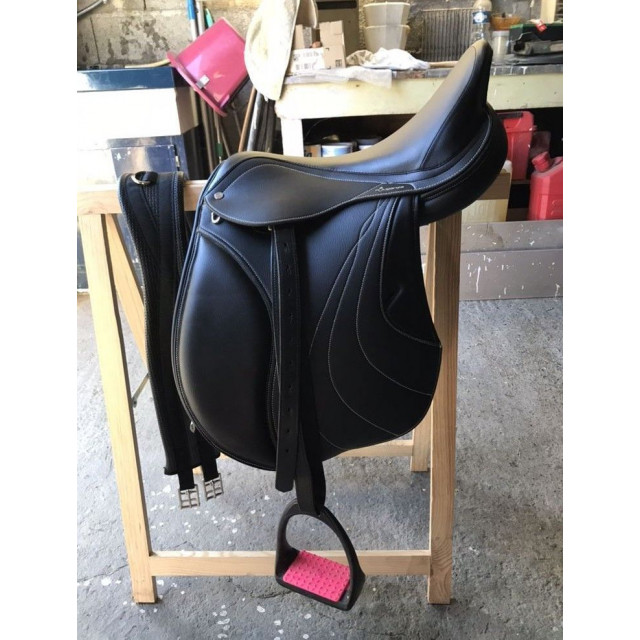 Selle Fouganza en cuir 17 pouces