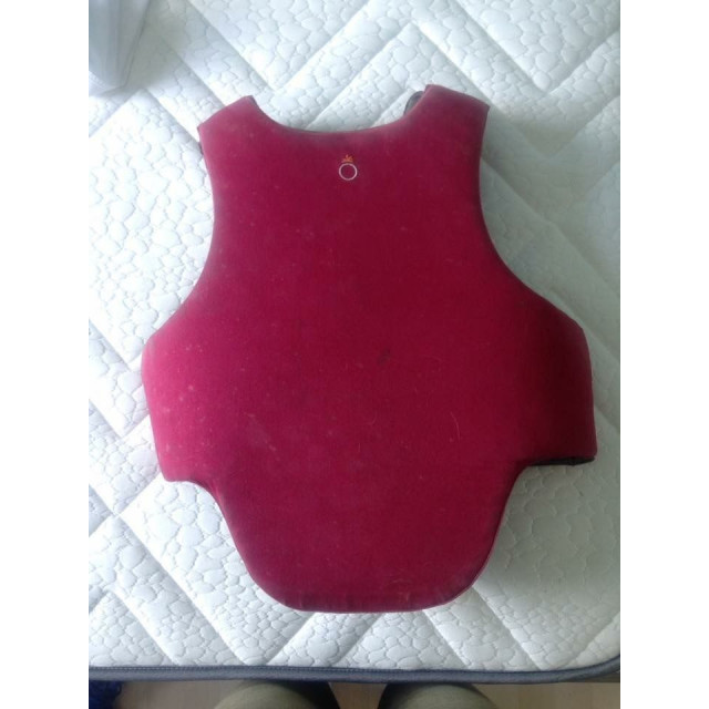 Protege dos de cross rouge