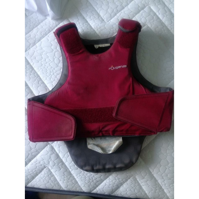 Protege dos de cross rouge