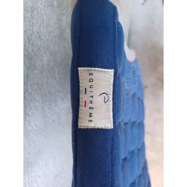 Tapis bleu roi liseré beige équithème