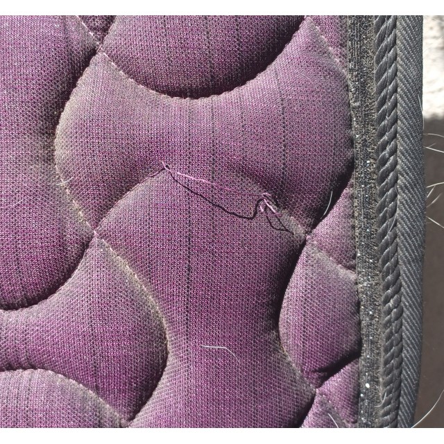 Tapis QHP violet effet métallique liseré noir et pailleté