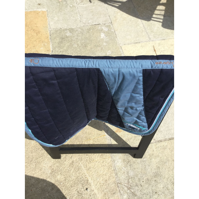 Tapis bleu marine et ciel