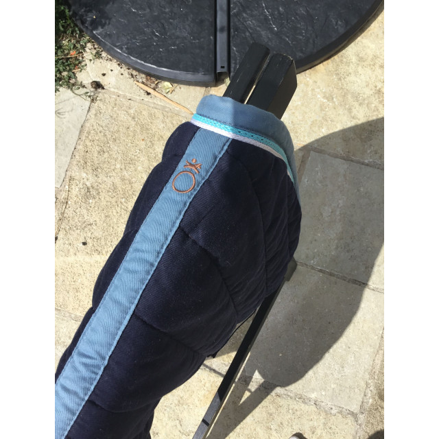 Tapis bleu marine et ciel