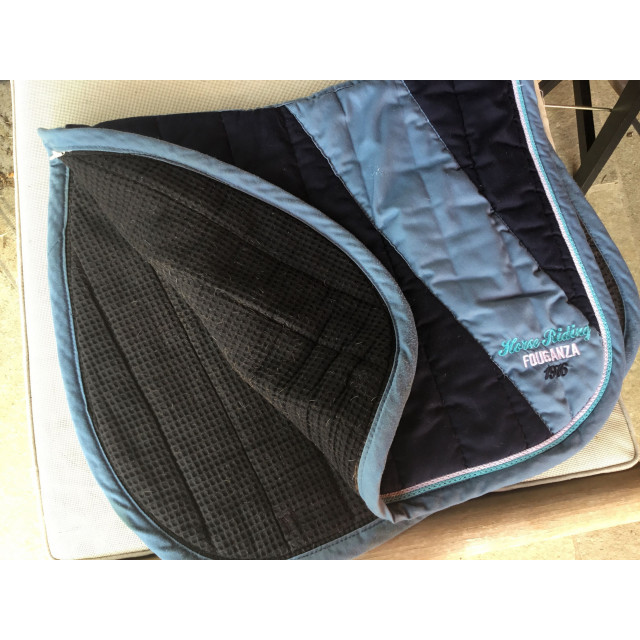 Tapis bleu marine et ciel