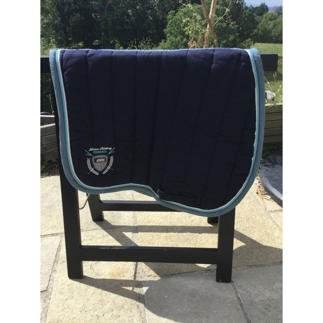 Tapis bleu marine et ciel