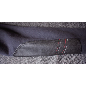 Pantalon gris et rouge