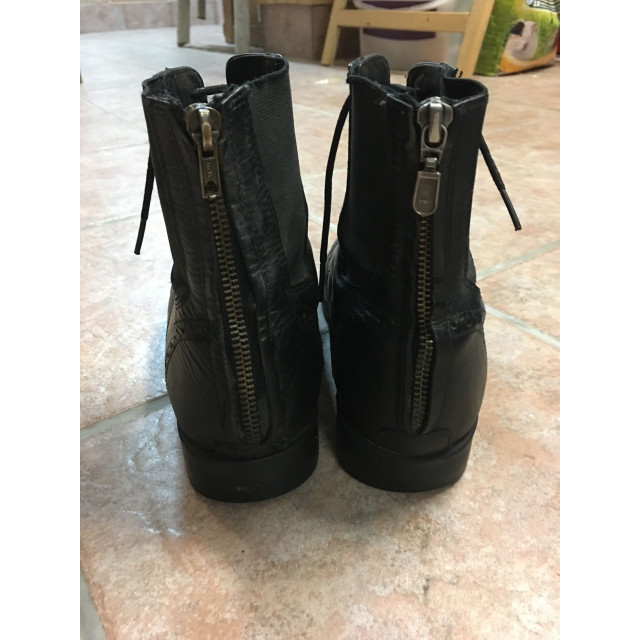 BOOTS
