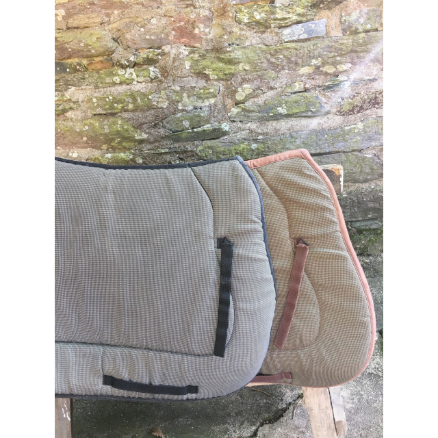 Lot 2 tapis bleu marine et marron