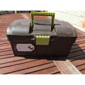 boite de pansage marron et vert