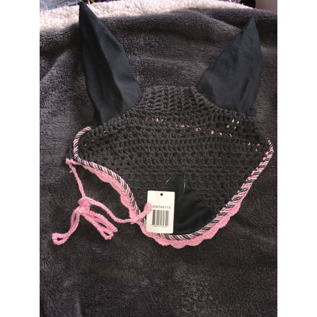 Bonnet equi-theme