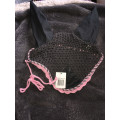 Bonnet equi-theme