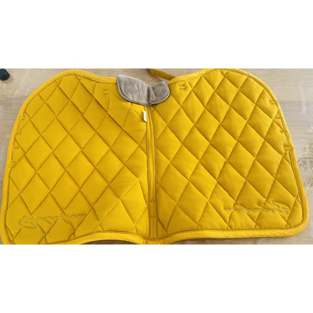 Tapis jaune moutarde velours Eskadron