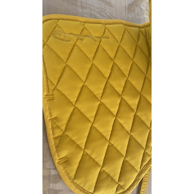 Tapis jaune moutarde velours Eskadron