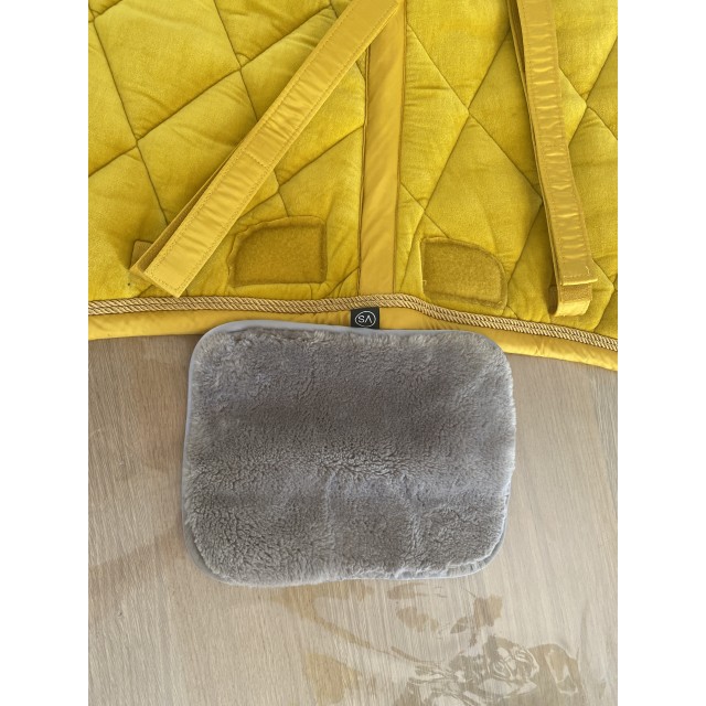 Tapis jaune moutarde velours Eskadron