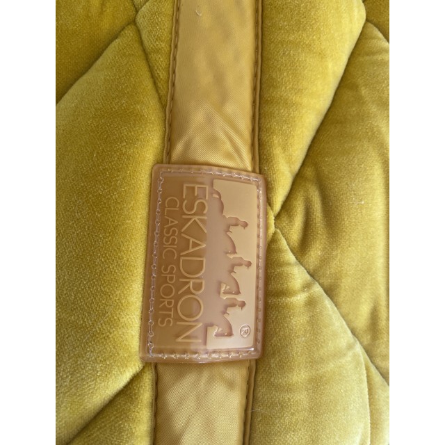 Tapis jaune moutarde velours Eskadron