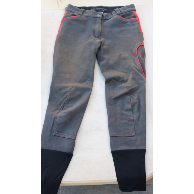 pantalon rouge et gris