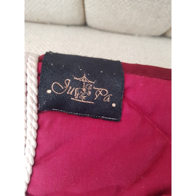 Ju et Pa Tapis et Bonnet.