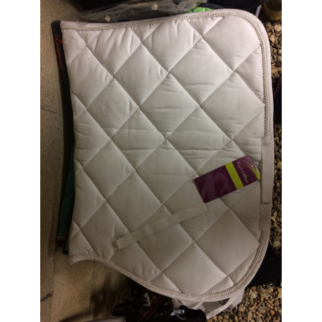 Tapis blanc neuf