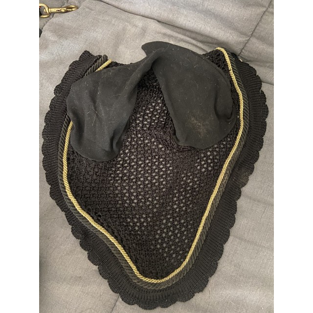 Bonnet noir liseré doré