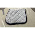 Tapis blanc liseré marine