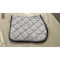 Tapis blanc liseré marine