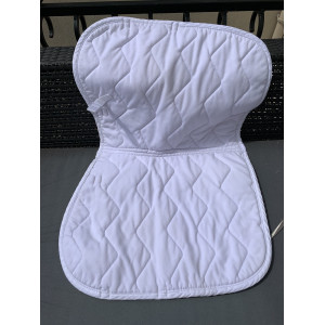 Ensemble tapis et bonnet blanc