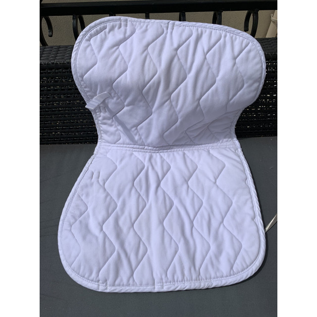 Ensemble tapis et bonnet blanc