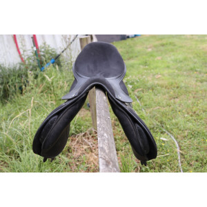 [RÉSERVÉ] Négociable - Selle synthétique