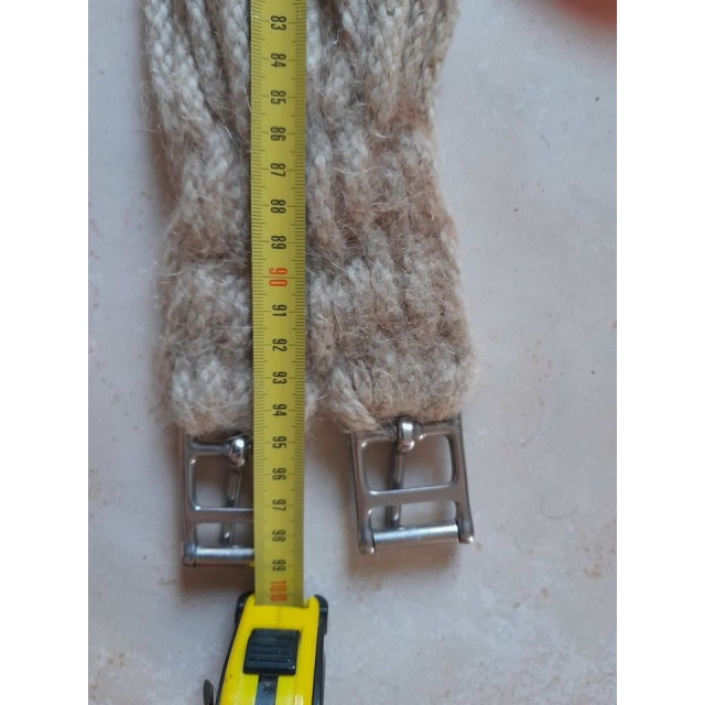 Sangle mohair a brins ( 2 epaisseurs de brins) faite main, longueur 99cm. Sanglage classique.
