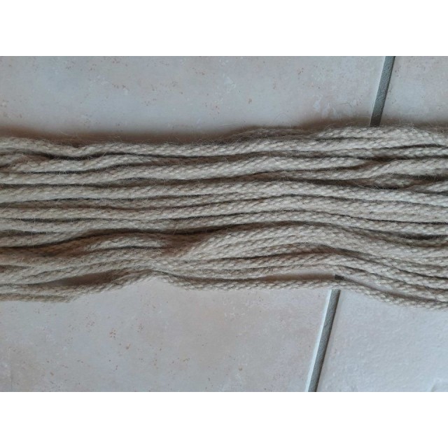 Sangle mohair a brins ( 2 epaisseurs de brins) faite main, longueur 99cm. Sanglage classique.