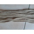 Sangle mohair a brins ( 2 epaisseurs de brins) faite main, longueur 99cm. Sanglage classique.