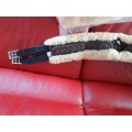 Sangle mattes (mouton véritable) demi lune 110cm + housse mouton de rechange amovible