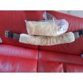 Sangle mattes (mouton véritable) demi lune 110cm + housse mouton de rechange amovible