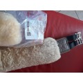 Sangle mattes (mouton véritable) demi lune 110cm + housse mouton de rechange amovible