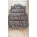 Veste sans manches rose et grise