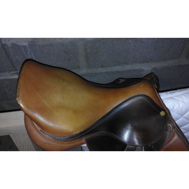 Selle en cuir mixte de marque fouilloux taille 17'