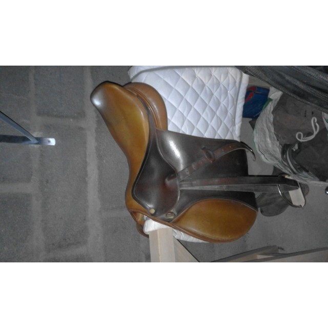 Selle en cuir mixte de marque fouilloux taille 17'
