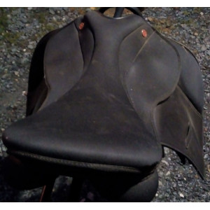 SELLE NOIRE TRES BON ETAT